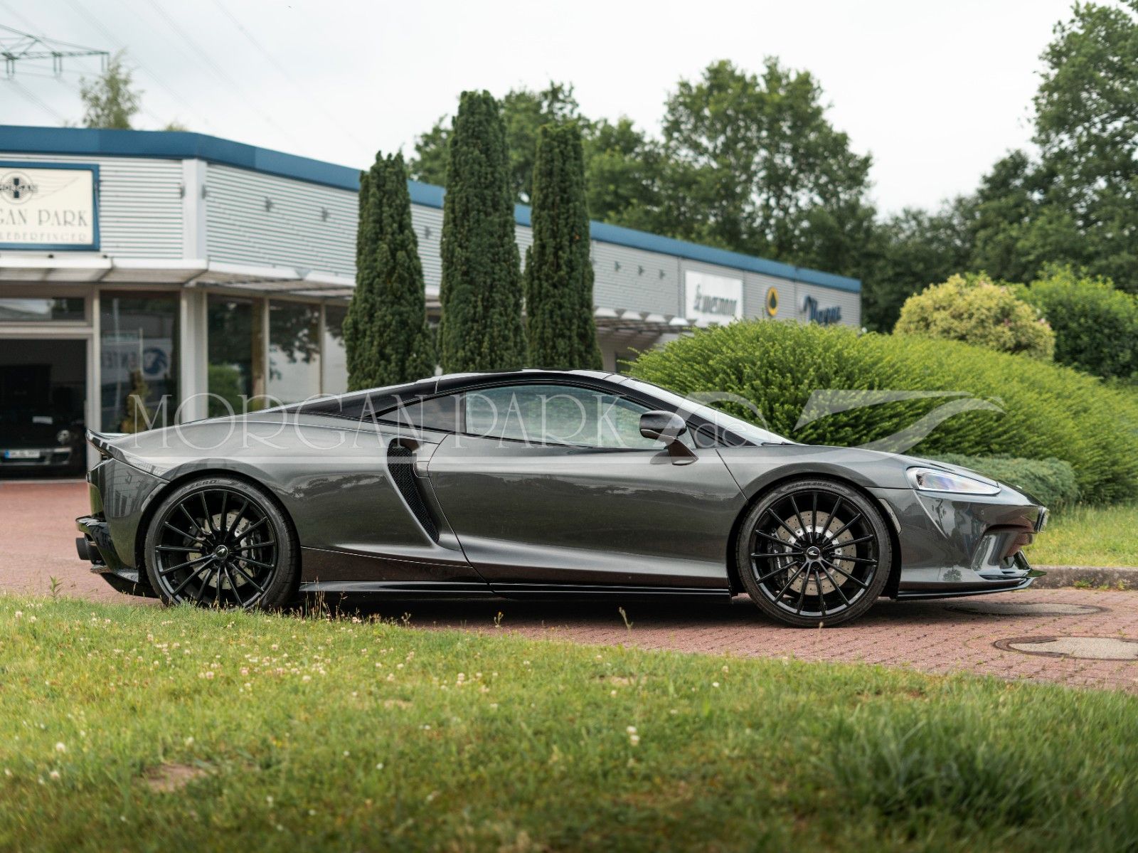 Fahrzeugabbildung McLaren GT *Storm Grey Metallic* + MwSt. + Sportauspuff