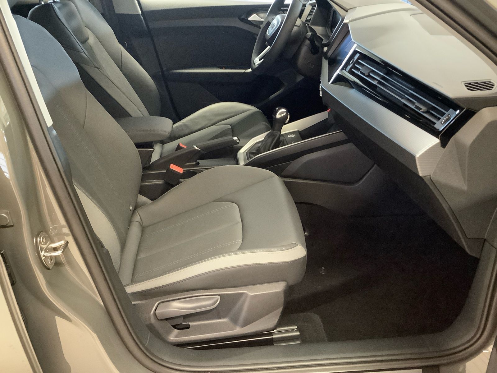 A1 Sportback S line 30TFSI S tronic,LED,Navi Plu