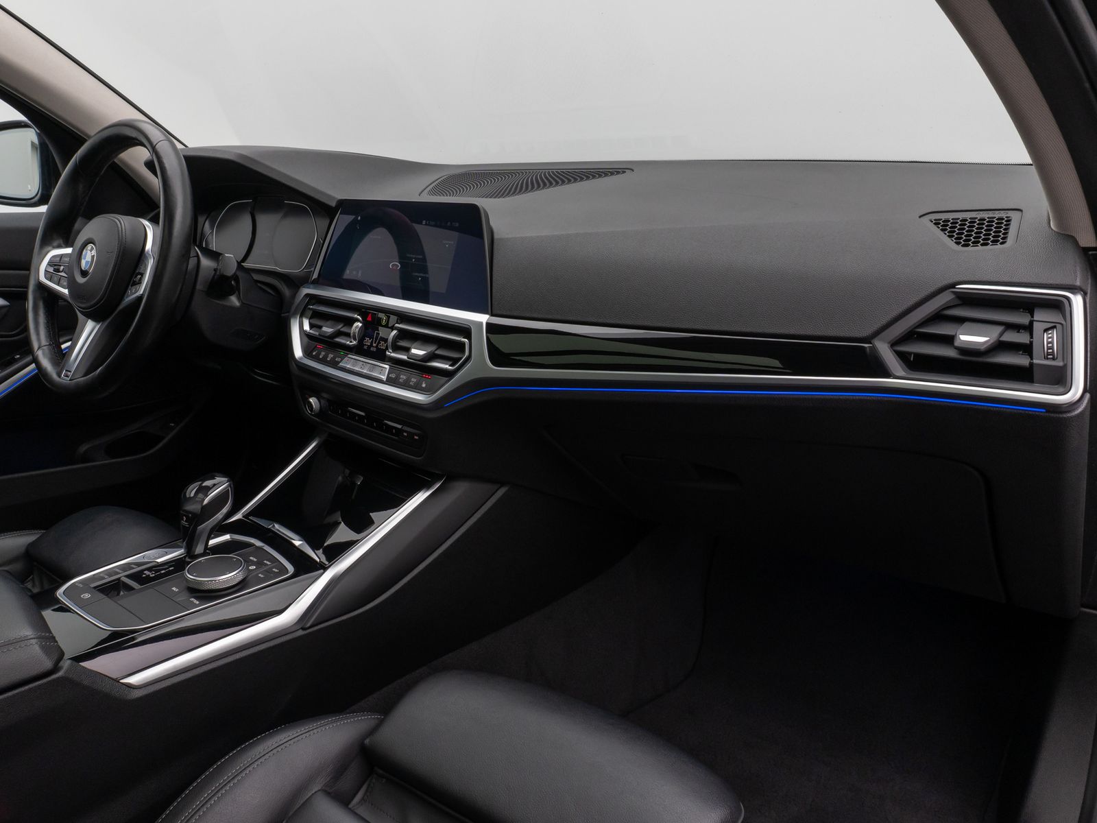 Fahrzeugabbildung BMW 320d  Sport Line Panorama HUD DAB Lordos LED PDC