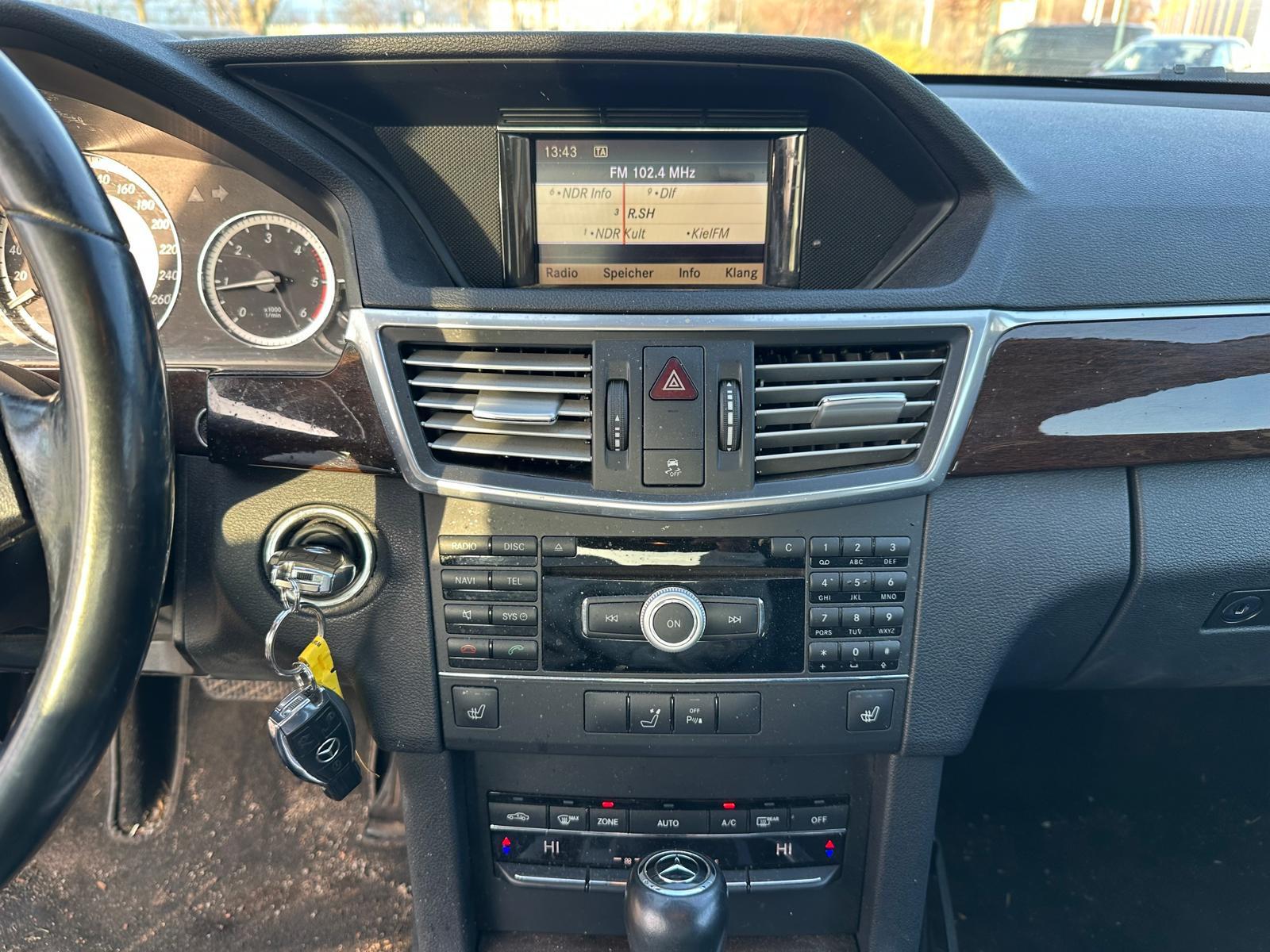 Mercedes-Benz E E 220 CDI BlueEfficiency