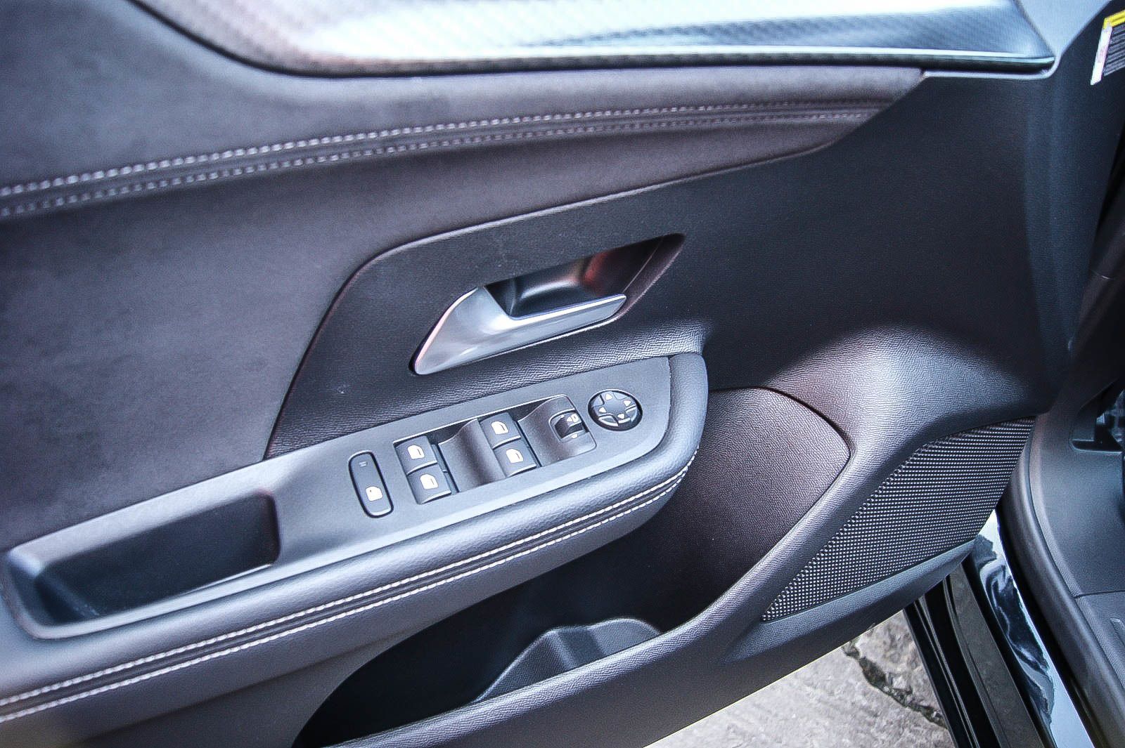 Fahrzeugabbildung Opel Mokka e Ultimate LED ALCANTARA 180° KAMERA SIHZG