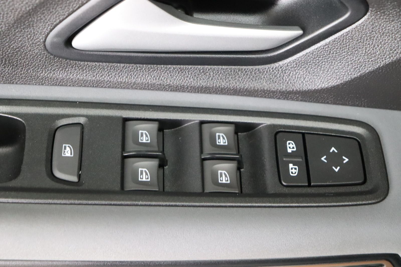 Fahrzeugabbildung Dacia Jogger  TCe * 7-Sitzer * Navi * LED * Sitzhzg.