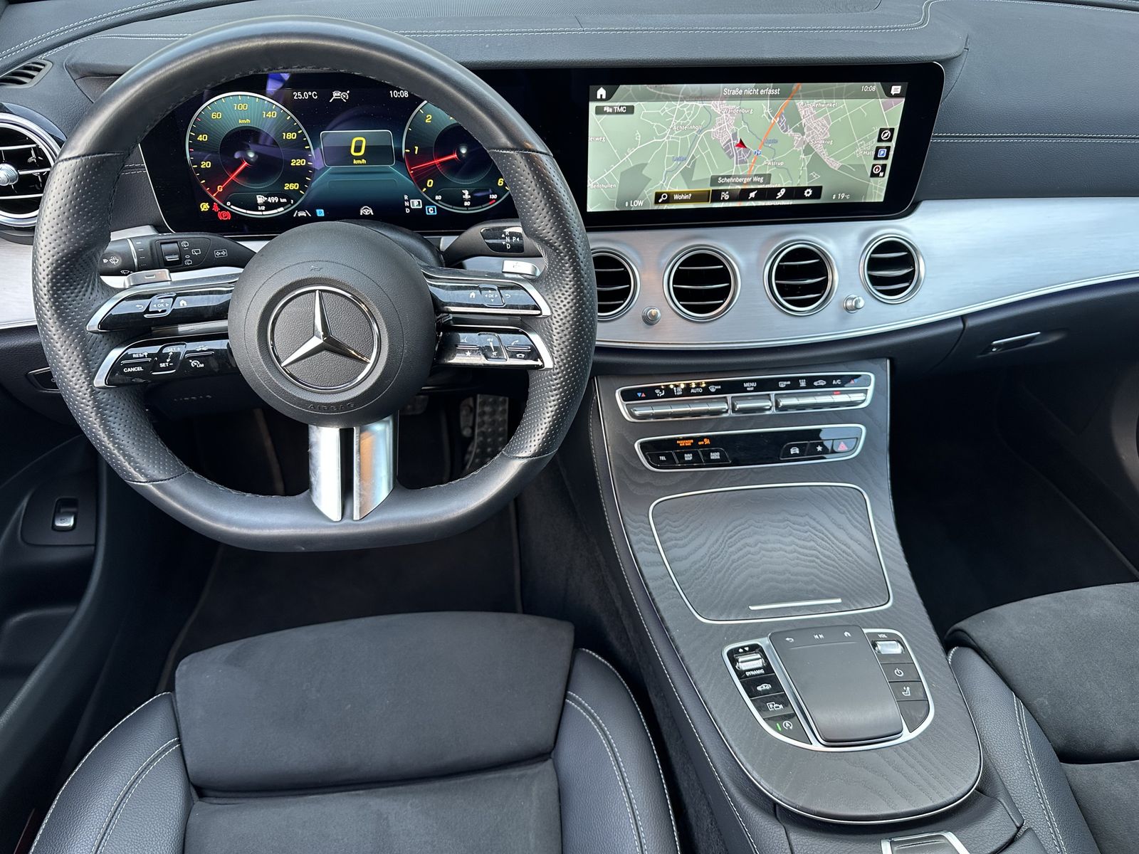 Fahrzeugabbildung Mercedes-Benz E 400d T 4M AMG-Line NAV+LED+360°+WIDESCREEN+1HD