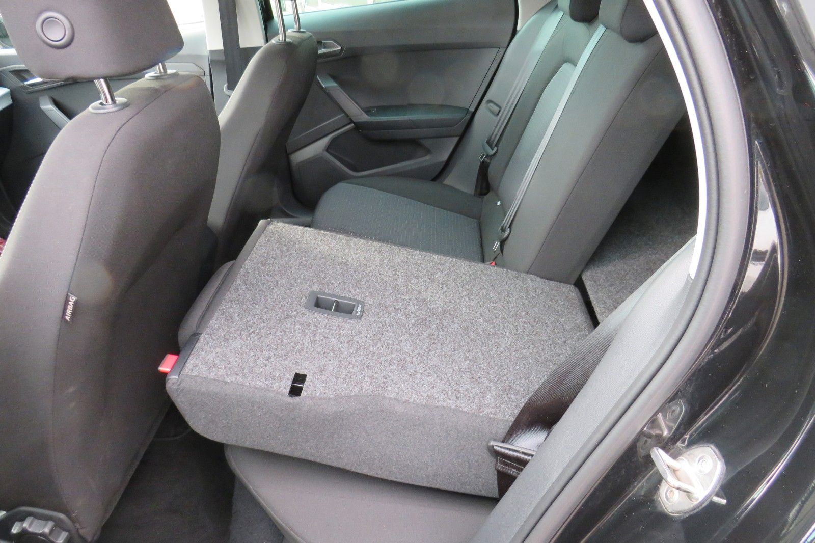 Fahrzeugabbildung SEAT Arona Style DSG LED NAVI DAB GRA PDC 1.HD