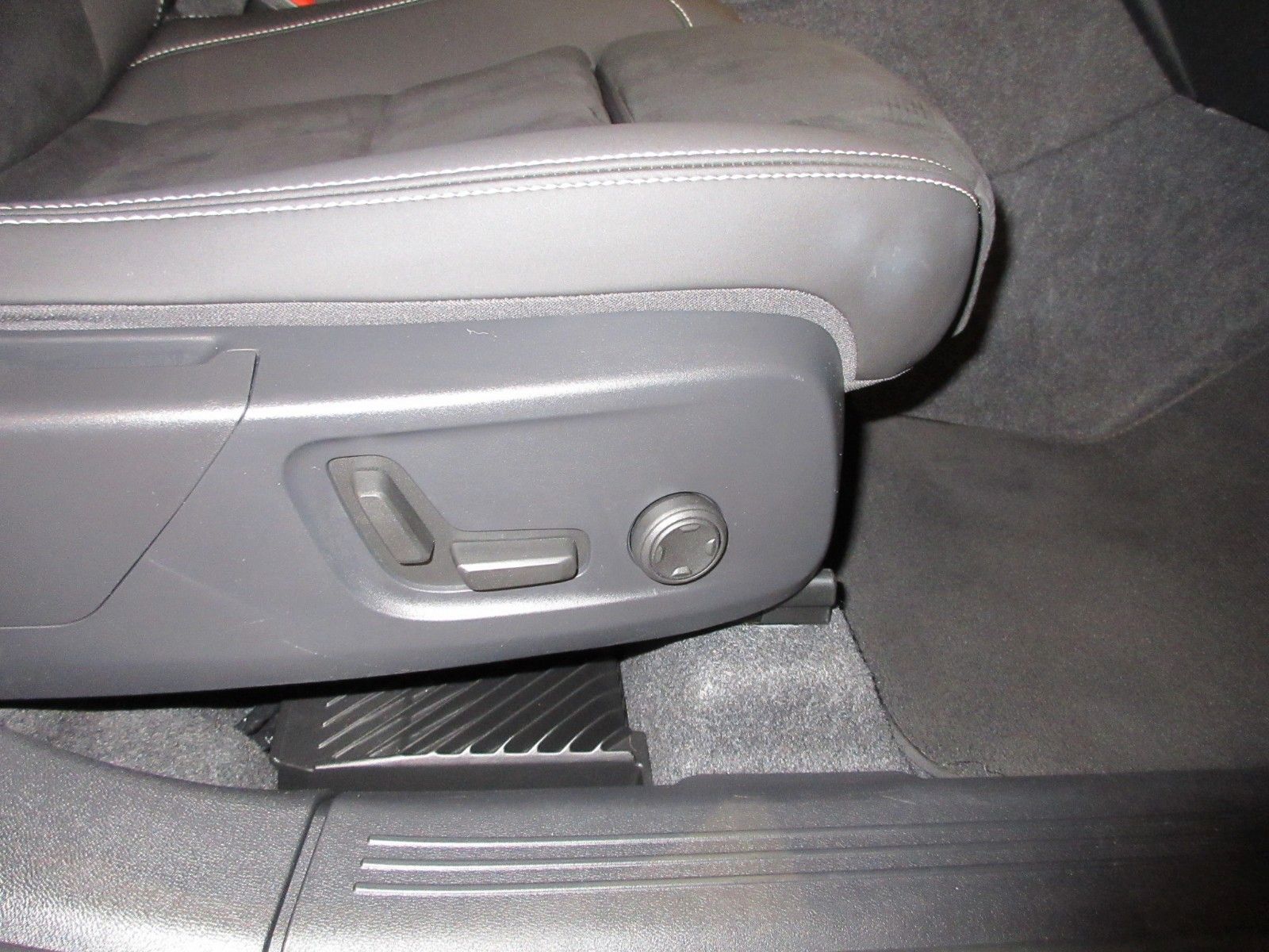 Fahrzeugabbildung Volvo XC 40 B3 Ultra Black Edition | 360° | NS | Navi