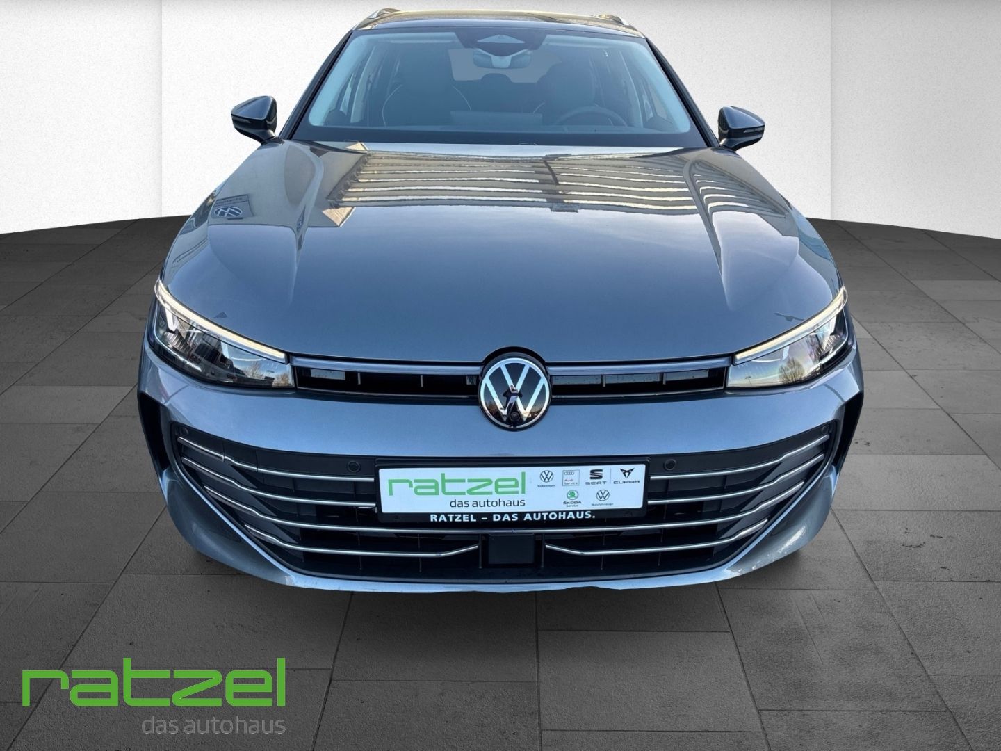 Fahrzeugabbildung Volkswagen Passat BUSINESS 1.5 eTSI 5J. Garantie+8-fach+LED