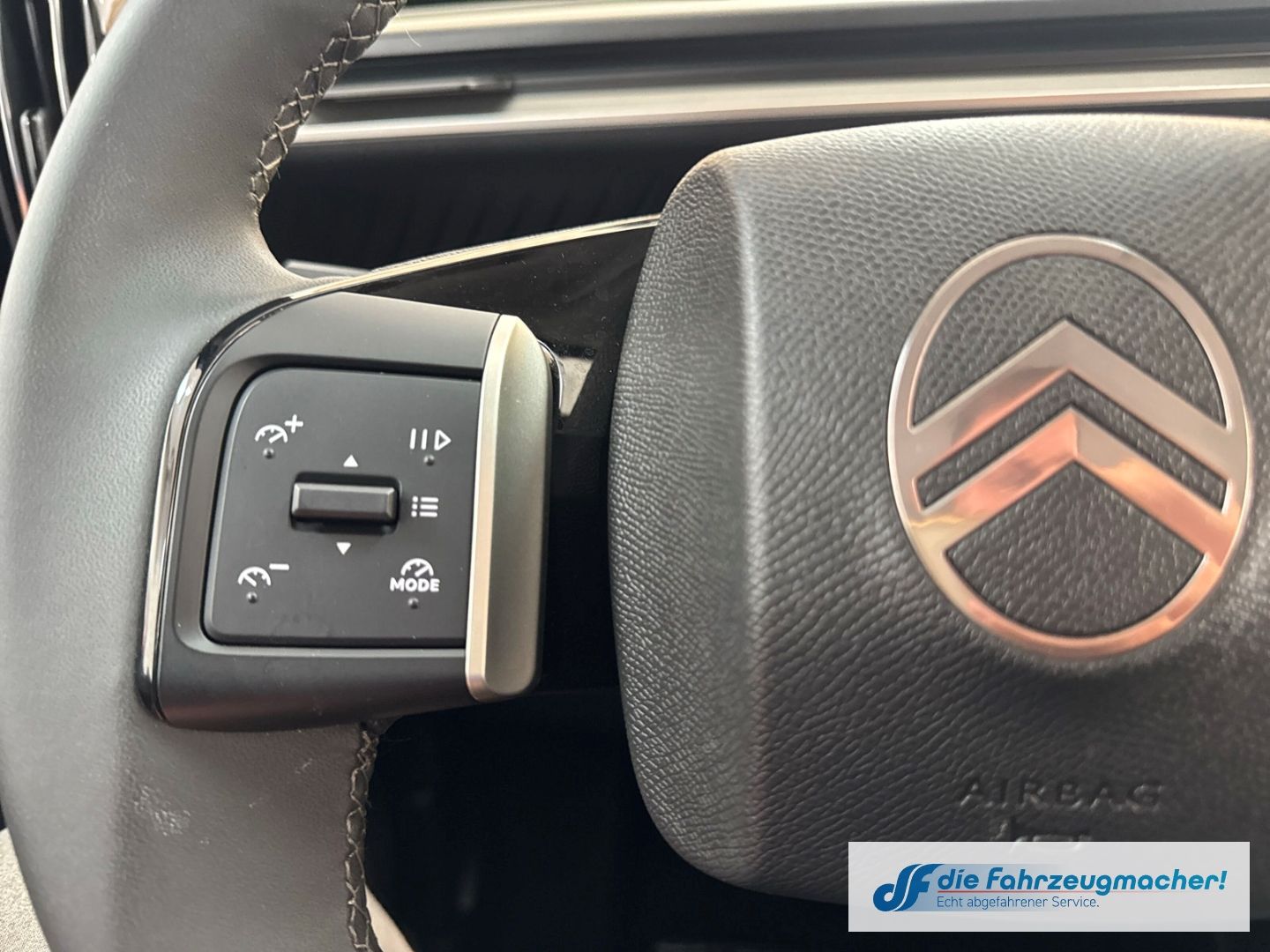 Fahrzeugabbildung Citroën C3 e 113 MAX HUD Navi Soundsystem LED Apple CarP