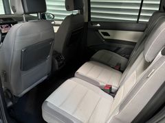 Fahrzeugabbildung Volkswagen Touran 1.5 TSI Comfortline --ACC/AHK/STHZG/17LM