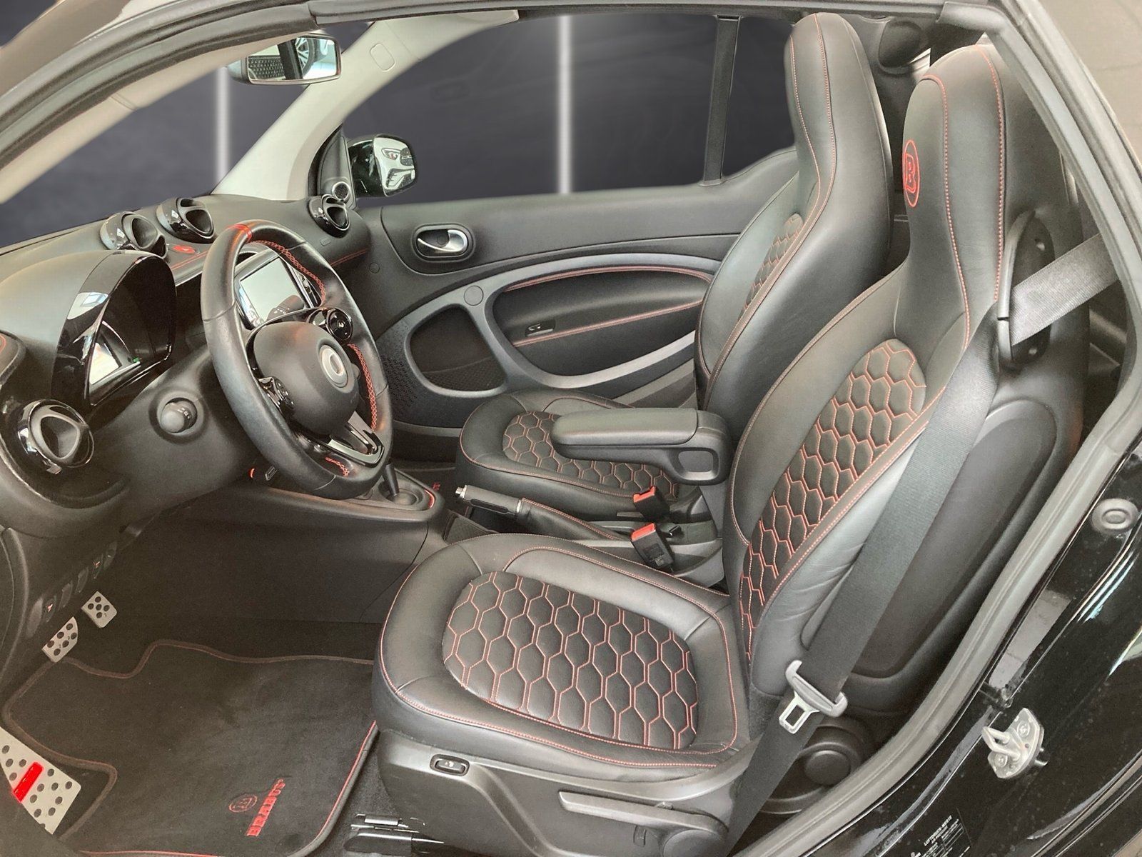 Fahrzeugabbildung Smart EQ fortwo BRABUS R92 Cabrio Leder Kamera
