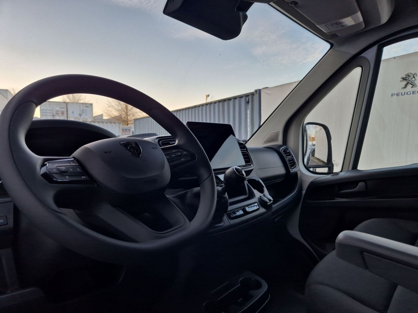 Fahrzeugabbildung Peugeot Boxer KW 35 L3H2 BlueHDi 140 AHK-abn. Navi