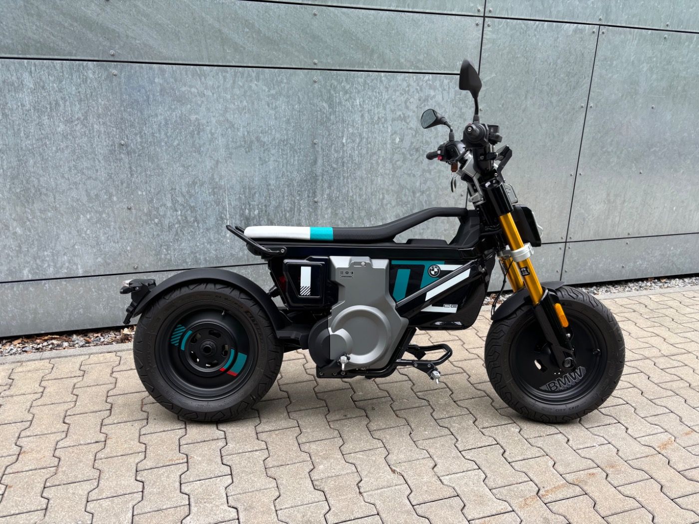 Fahrzeugabbildung BMW CE 02 Highline Paket Schnellader