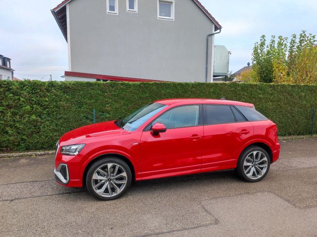 Audi Q2 S tronic 35 TFSI, S line 1,5 L /15...