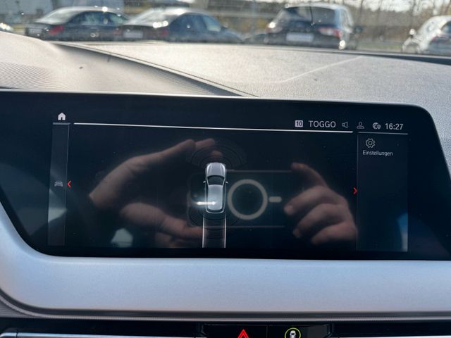 Fahrzeugabbildung BMW 118 i Advantage >AUT/NAVI/LED/SHZ/PDC<