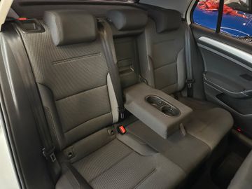 MYAUTOCENTER – Gebraucht- und Jahreswagen mit Werkstattservice in Pfaffenhofen Volkswagen Golf VII Lim. Comfortline BMT