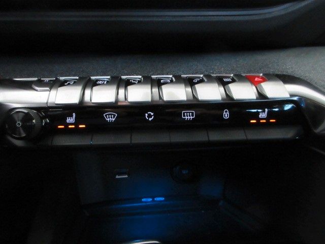 Fahrzeugabbildung Peugeot 5008 GT-LINE 1.2T LED/NAV/SHZ/PDC/360°/LEDER/AHK
