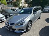 Mercedes-Benz E 220  T-Modell CDI BlueEfficiency - Mercedes-Benz E 220: Cdi T Modell