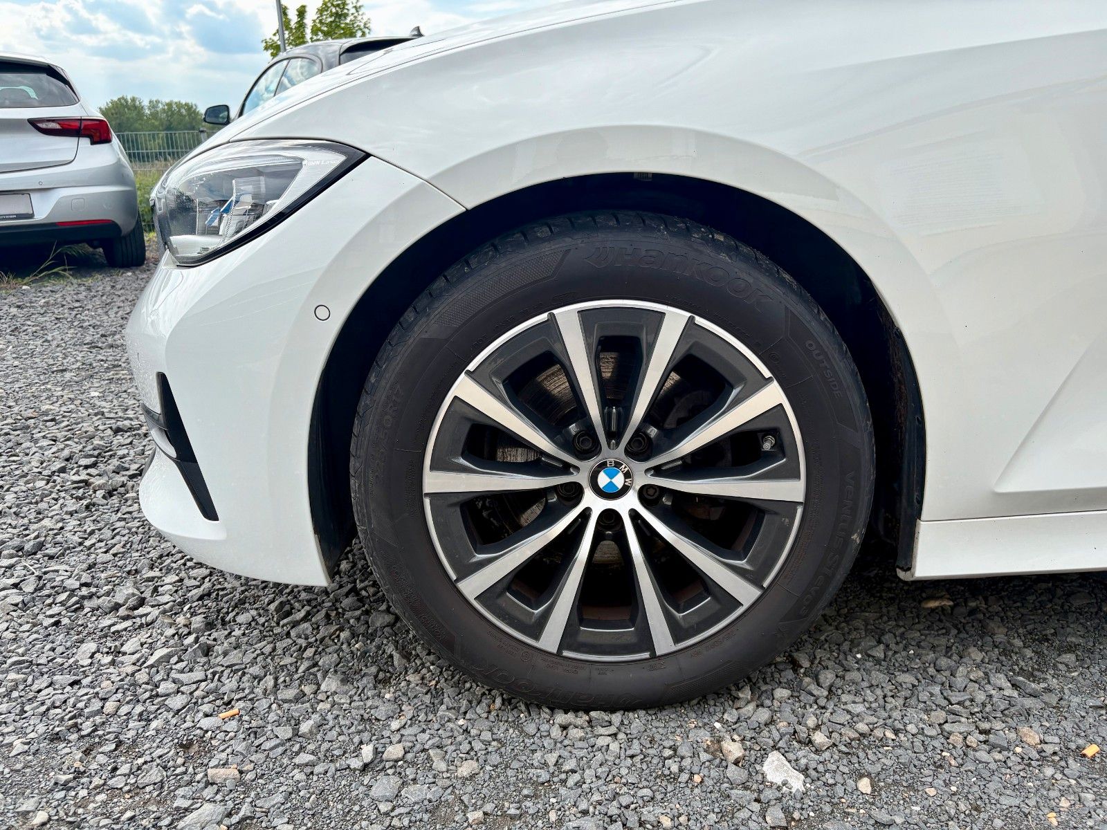 Fahrzeugabbildung BMW 320d xDrive SPORT LINE Navi Laser Standhz Leder