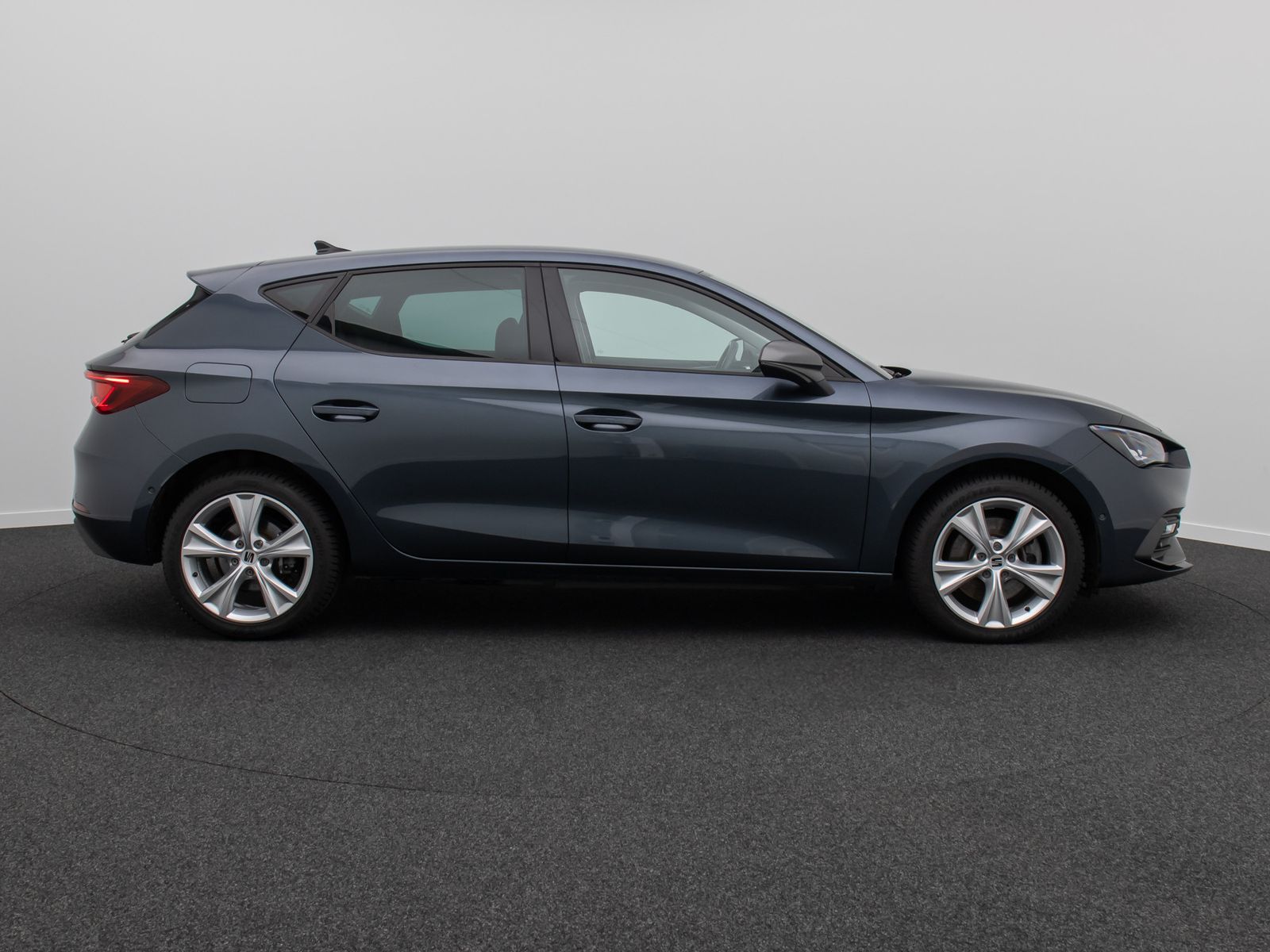 Fahrzeugabbildung SEAT Leon e-HYBRID FR Tempomat DigitDispl ParkAsssit