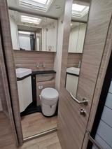 Rapido 696 F,  60 Jahre Edit.  3J. Garantie, Hubstützen - Rapido Teilintegrierter