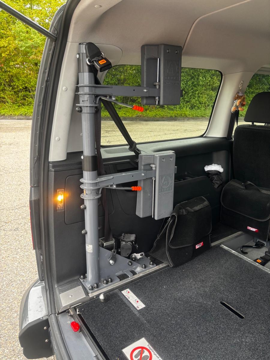 Volkswagen Caddy Maxi Rollstuhlrampe FutureSafe EasyPull