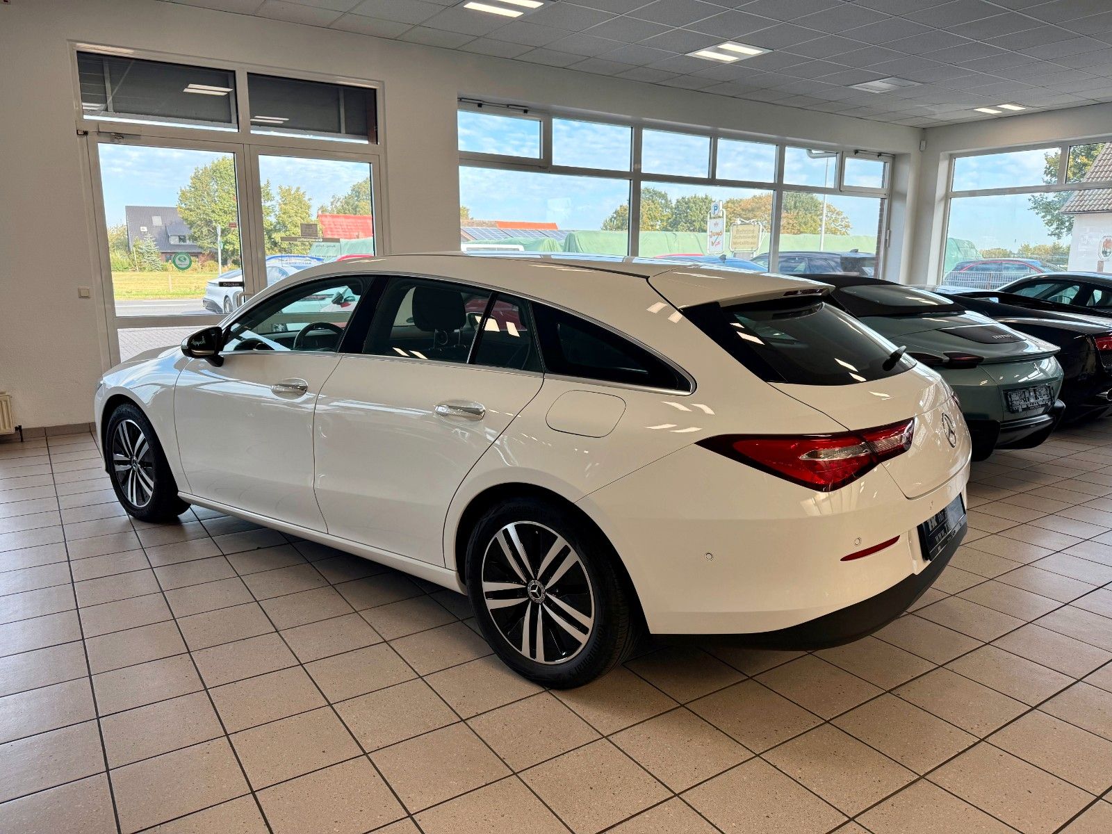 Mercedes-Benz CLA 200d Shooting Brake Business AHK imagem 3