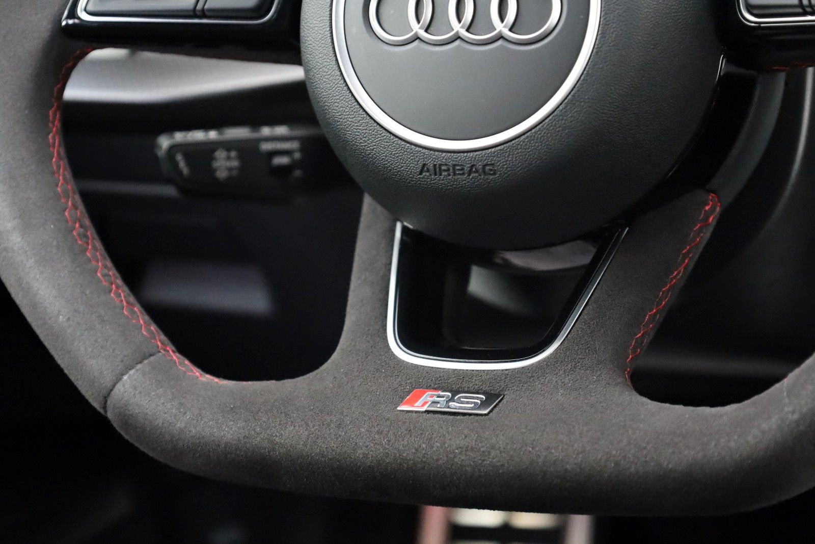 Fahrzeugabbildung Audi RS3 Lim. , RS-Designpaket, HUD,Panorama,Matrix