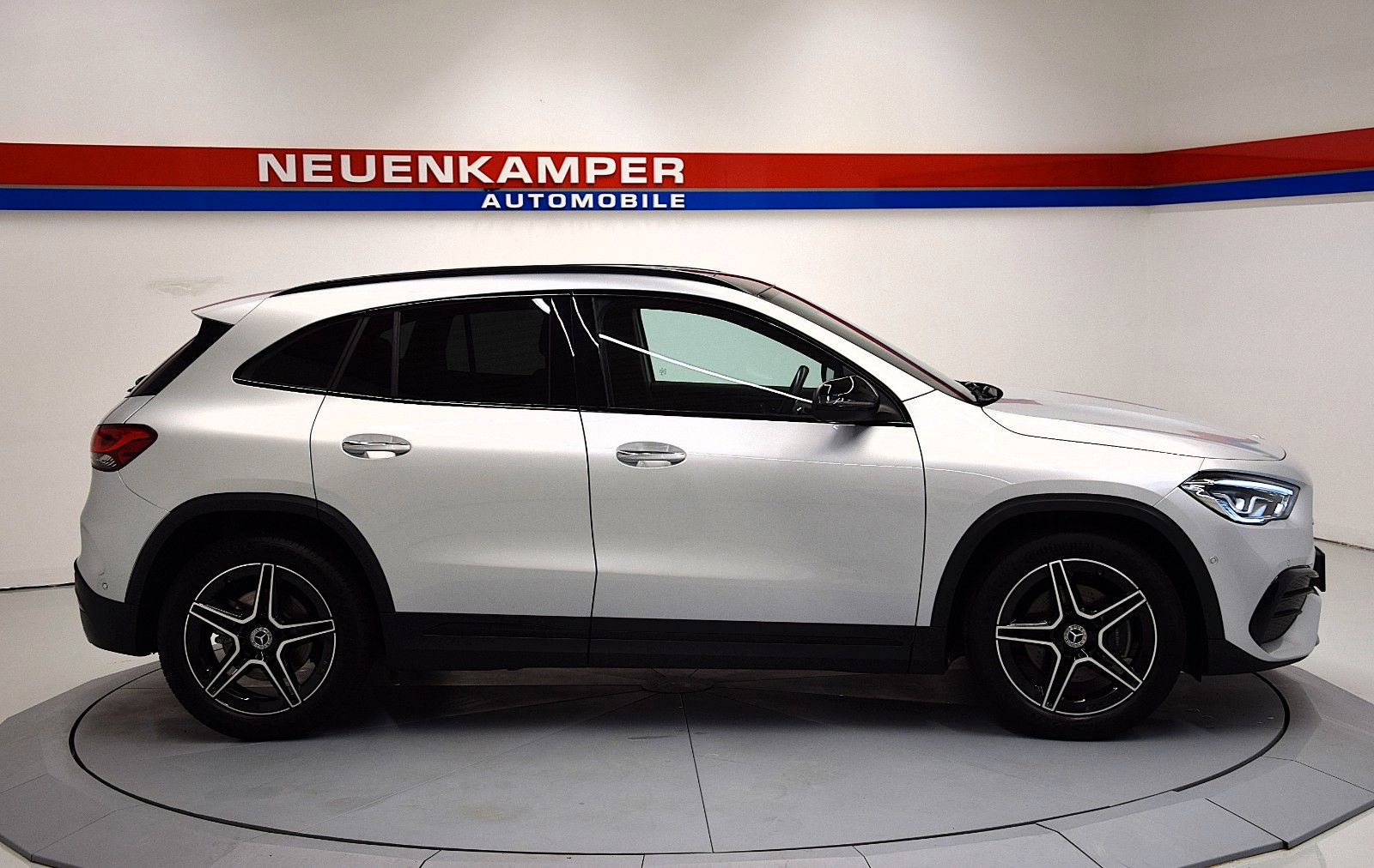 Fahrzeugabbildung Mercedes-Benz GLA 220 d 4Matic AMG Line Panorama Leder Memory