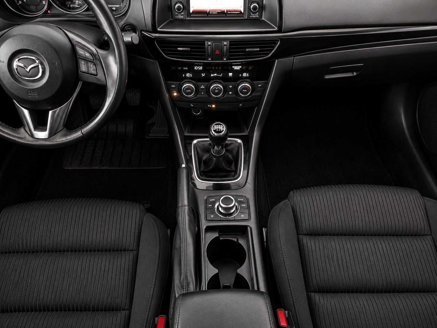 Fahrzeugabbildung Mazda 6 Kombi Center-Line KLIMAAUT SITZHEIZG NAVI 19''