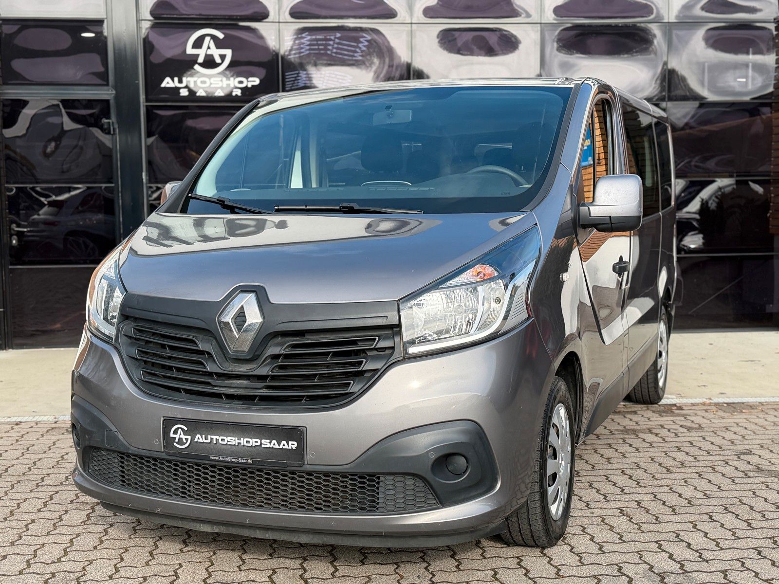 Renault Trafic - 1