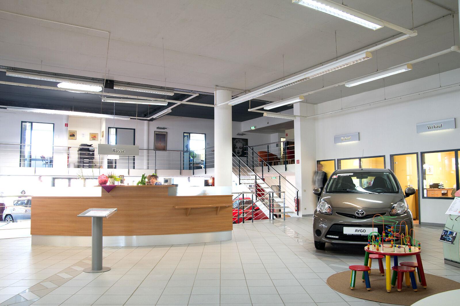 showroom-image-bottom