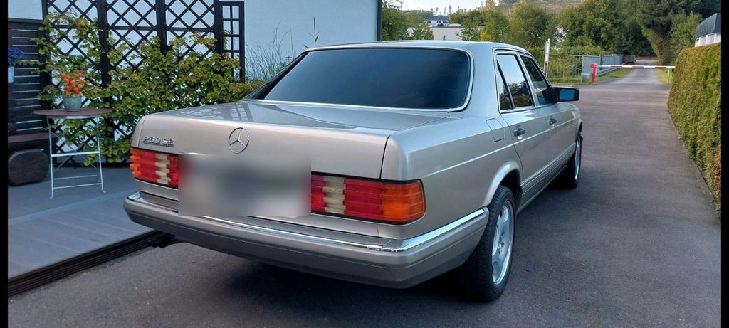 Image of Mercedes-Benz 260