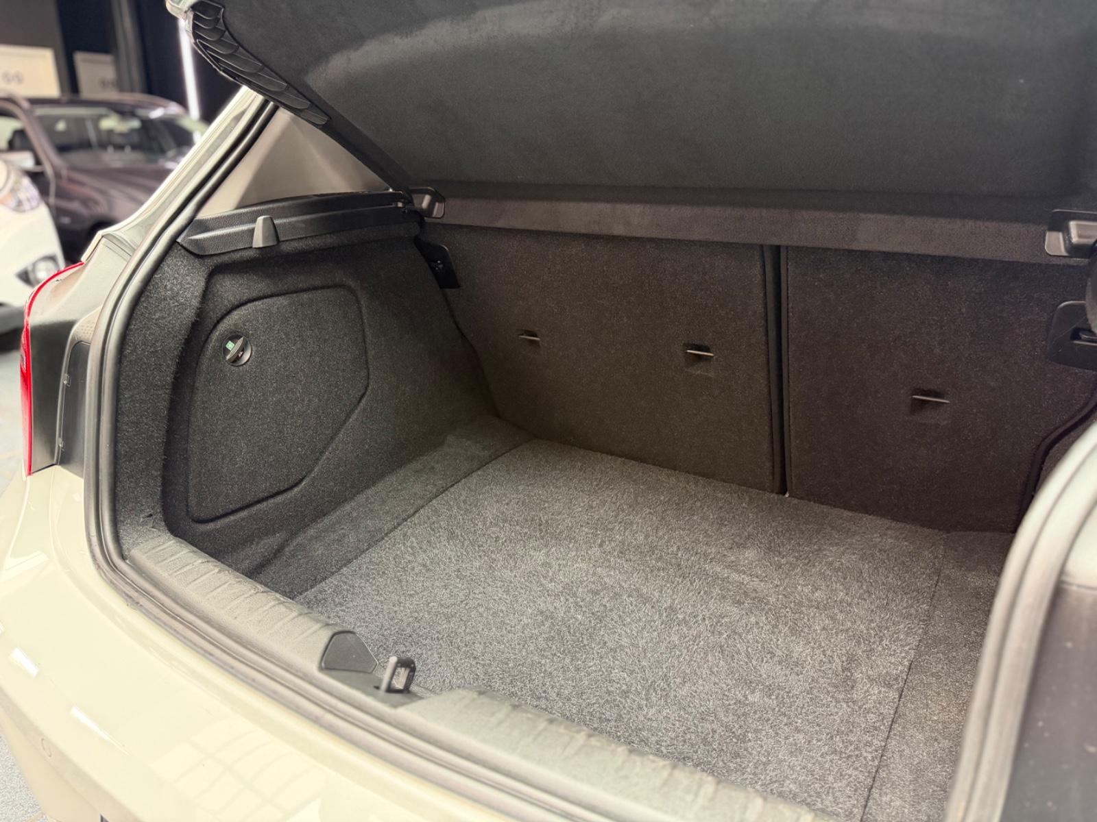 BMW 118d Limo /Bi-Xenon/S-Dach/Vollleder/BT/PDC