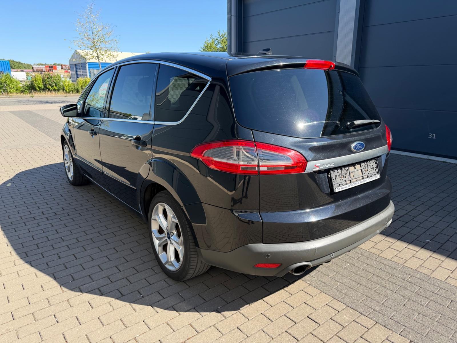 Ford Galaxy 2012 — rear view