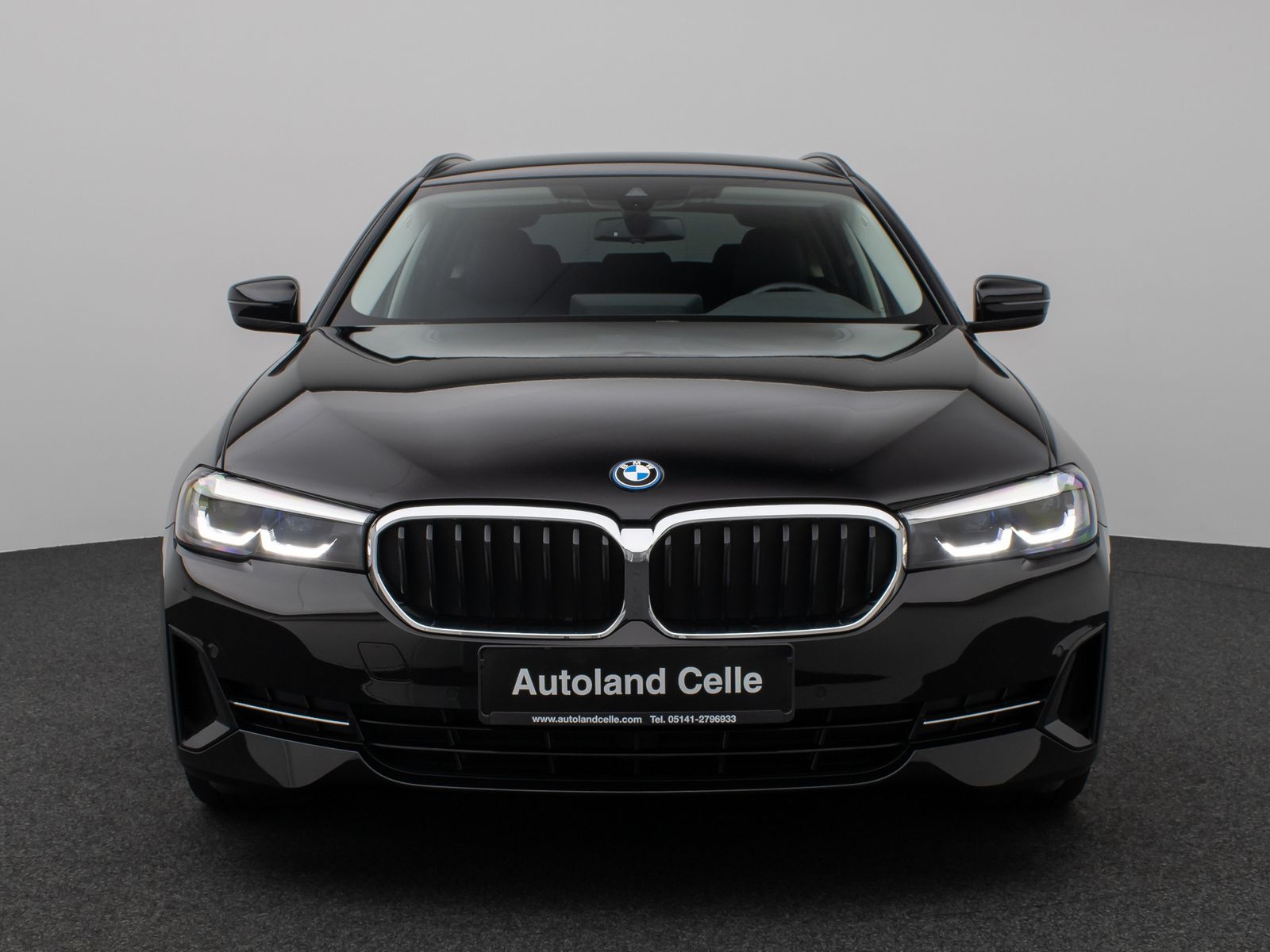 Fahrzeugabbildung BMW 530e Kamera DAB CockPitPro Sitzhzg Alarm LED