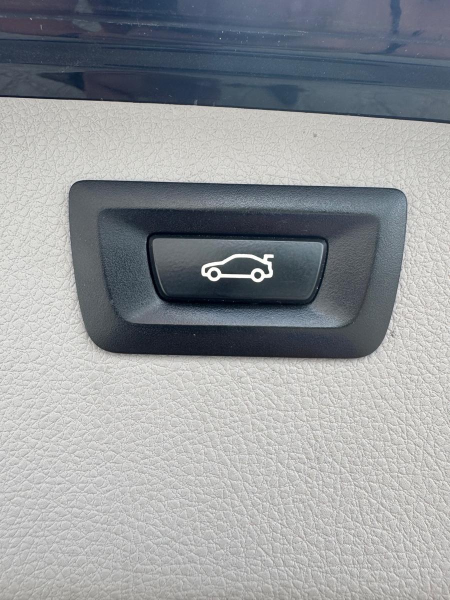 BMW 318 2013 — photo 12