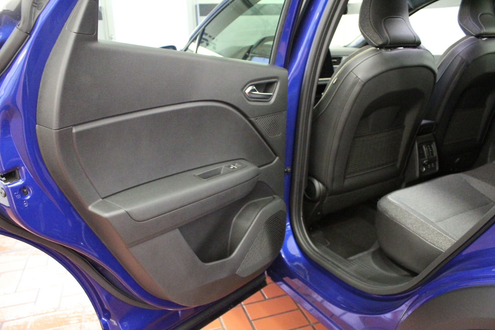 Fahrzeugabbildung Renault Captur TCe 115 KISS Sondermodell *Winter-Pak*Nav