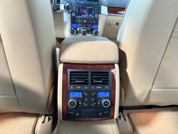 Fahrzeugabbildung Volkswagen Touareg V8 Bi-Xenon Navi Memory PDC 4xSitzhzg LM