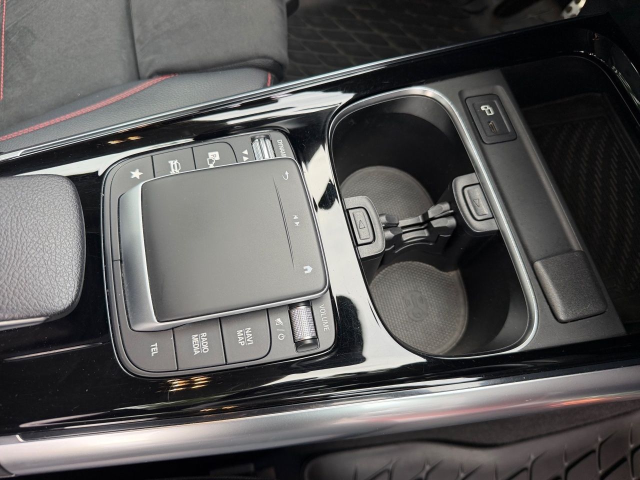 Fahrzeugabbildung Mercedes-Benz GLA 250 e AMG+NIGHT+CARPL+STNDHZ+LED+KAMERA+
