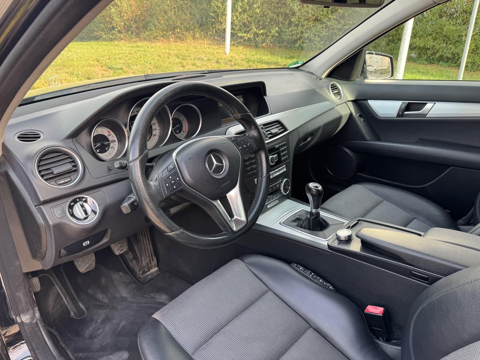Mercedes-Benz C180 2011 — photo 7