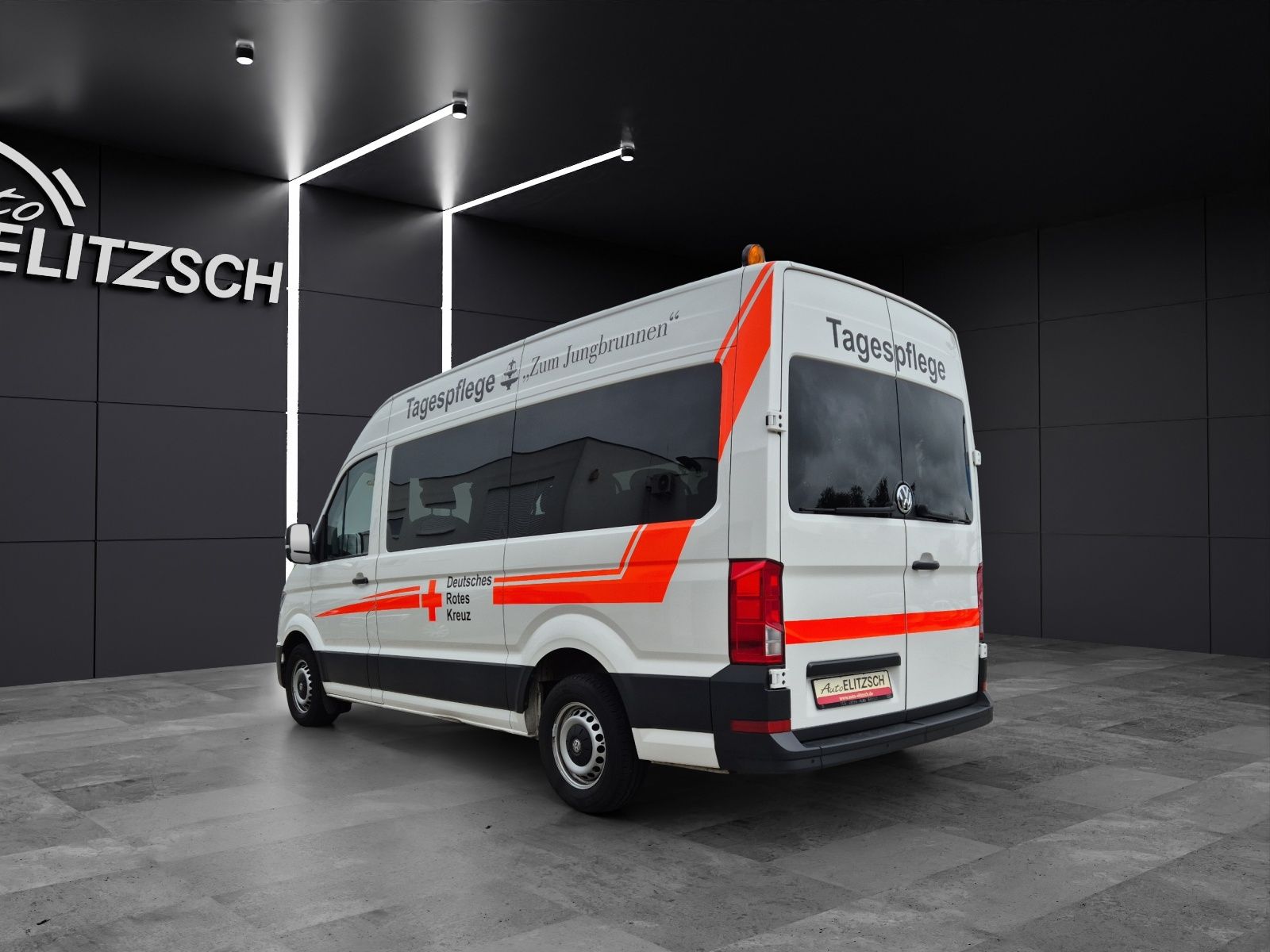 Fahrzeugabbildung Volkswagen Crafter 35 MR HD 4Mo 9-Si Rollstuhllift Trittstu