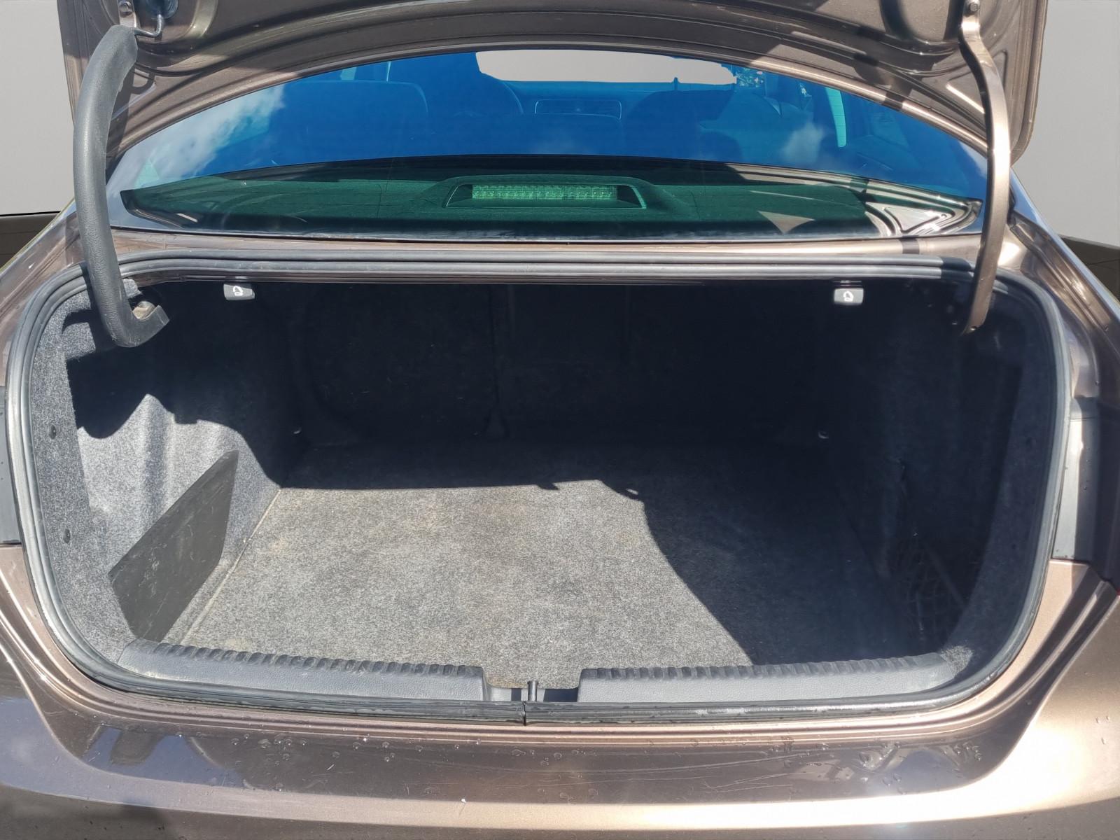 Volkswagen Jetta VI Comfortline 2.HAND WENIG KILOMETER
