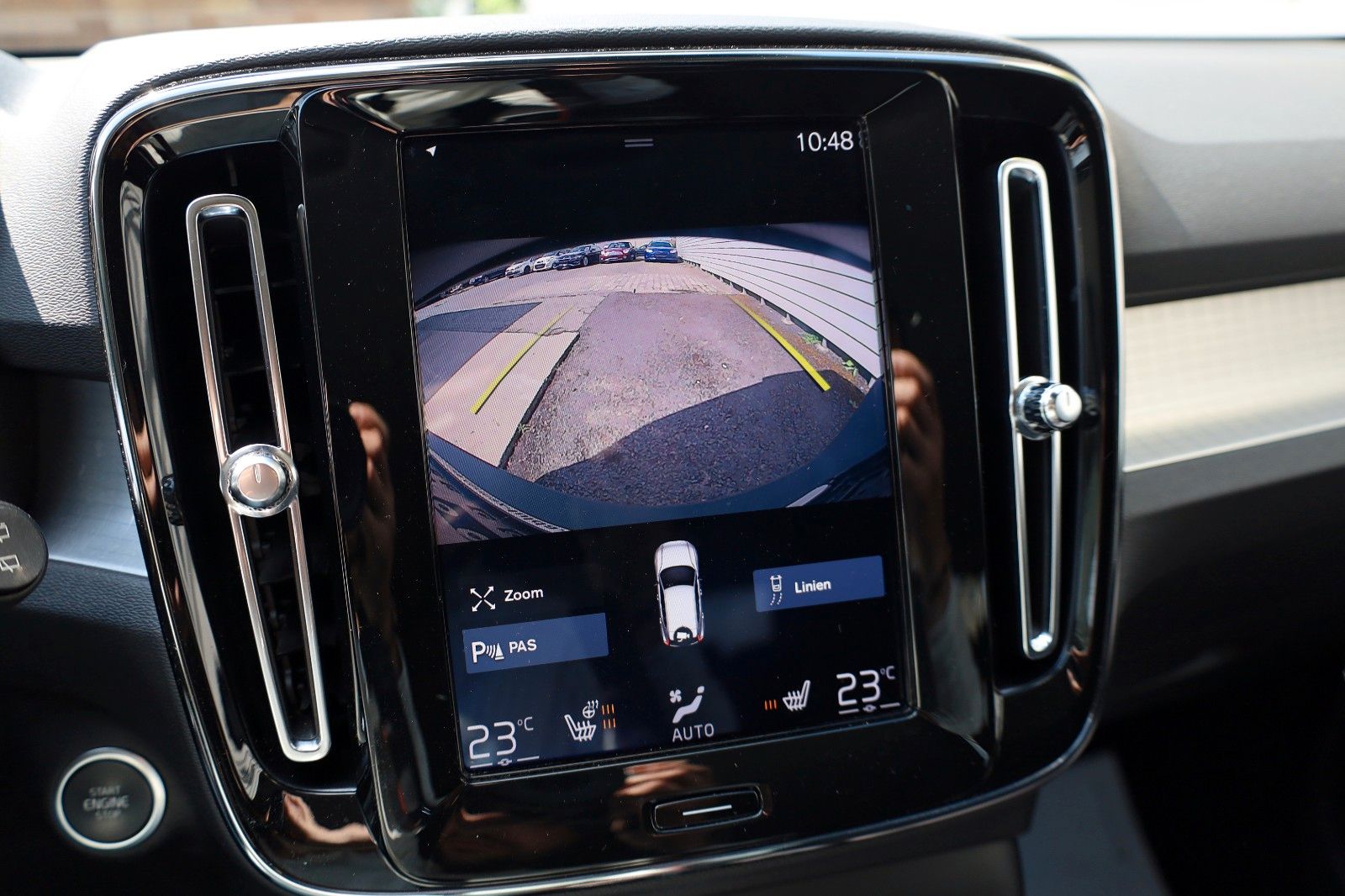 Fahrzeugabbildung Volvo XC40 Momentum Pro Navi,LED,Kamera,SH,Apple Car