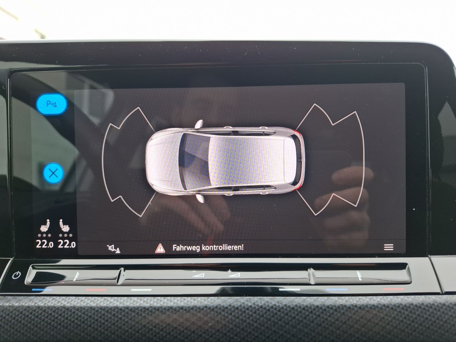 Fahrzeugabbildung Volkswagen Golf VIII TSI United LED Navi AID PDC SH LM