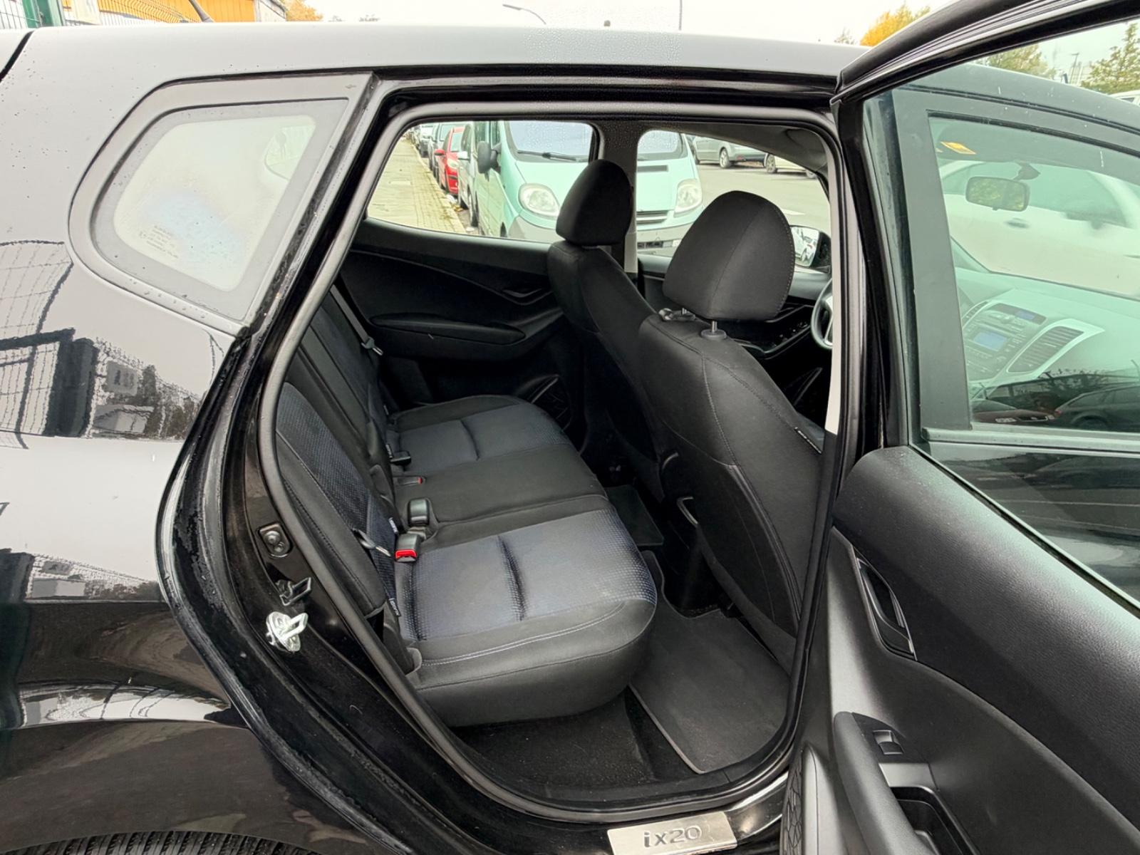 Hyundai ix20 2012 — photo 12