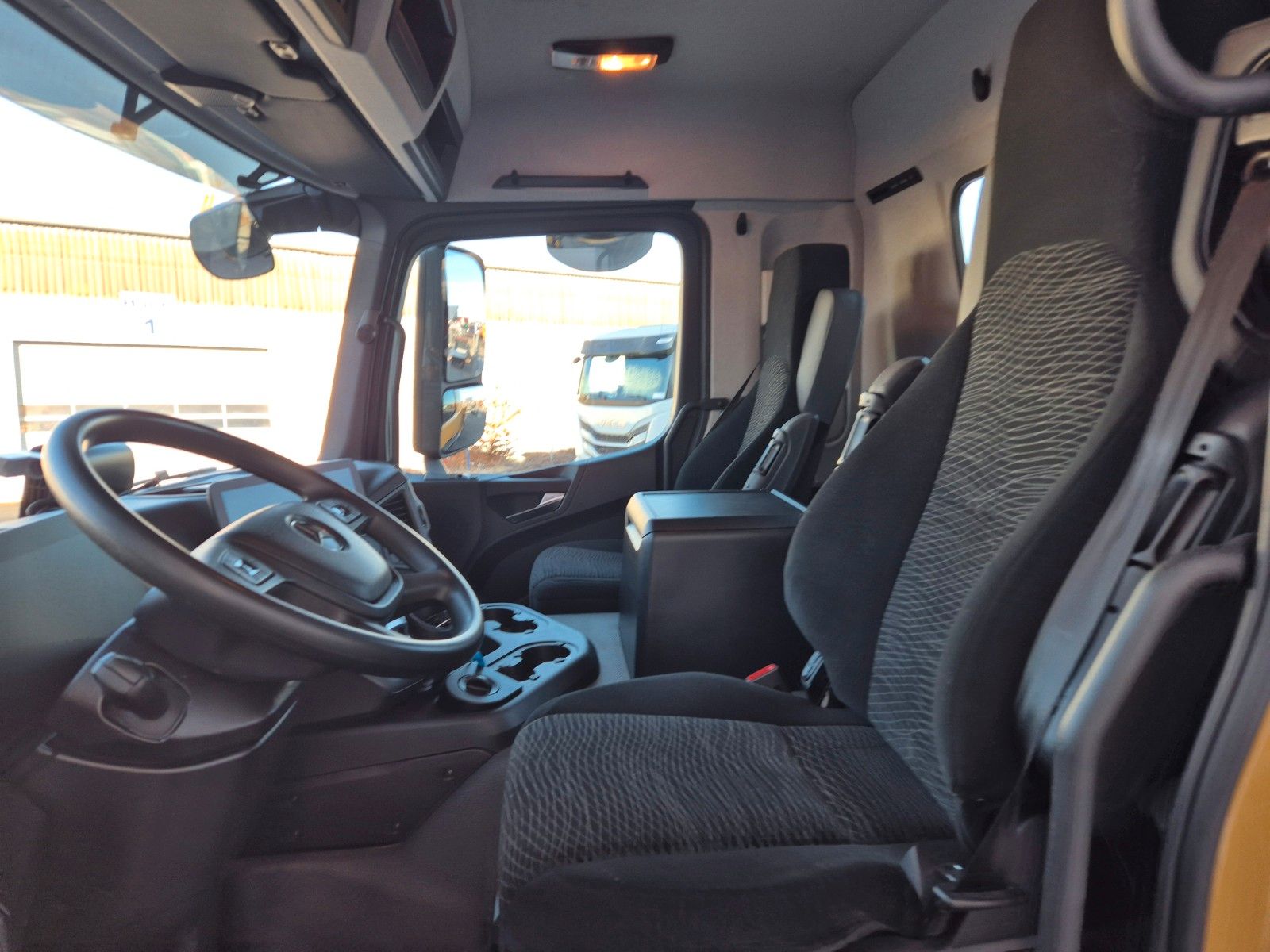 Fahrzeugabbildung Mercedes-Benz Arocs 1836 AK 4x4 Meiller AHK