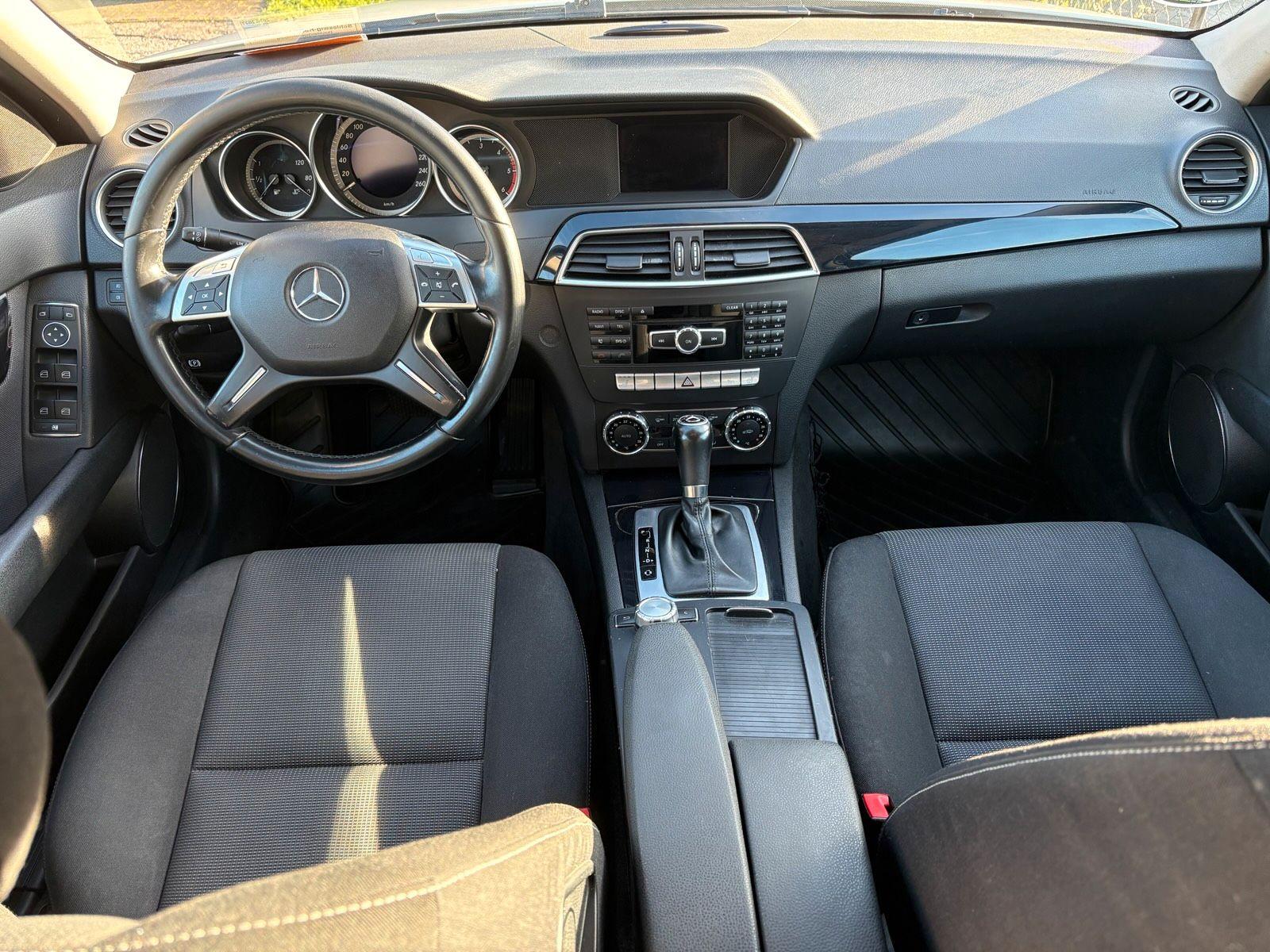Mercedes-Benz C200 2012 — photo 13