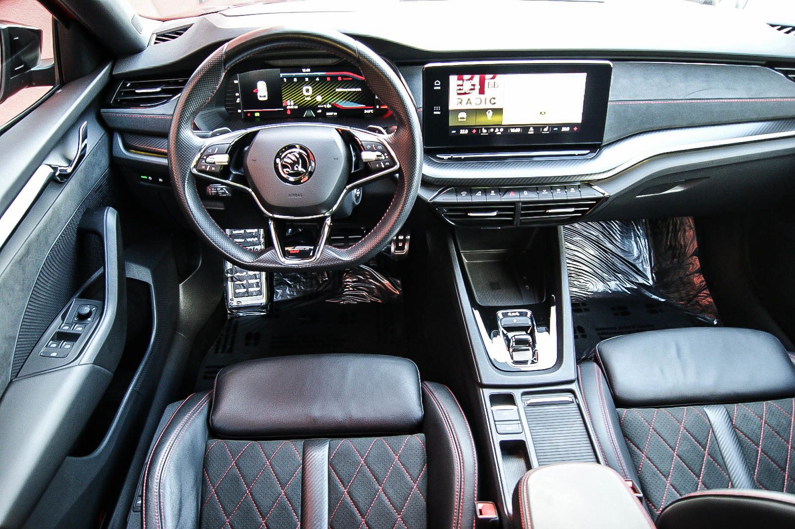 Fahrzeugabbildung SKODA Octavia Combi RS 4x4 CHALLENGE HEADUP pACC AHZV