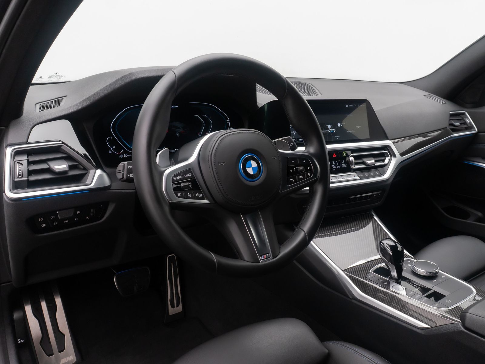 Fahrzeugabbildung BMW 330e M Sport Alarm AHK DAB HiFi Komfort PDC 18"
