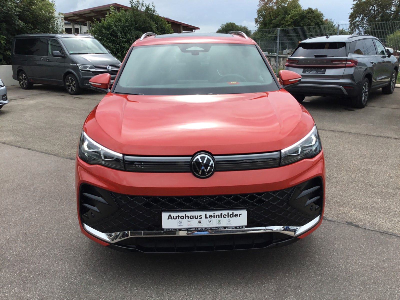 Fahrzeugabbildung Volkswagen Tiguan 2.0 TDI DSG 4M R-Line+AHK+20"+Pano