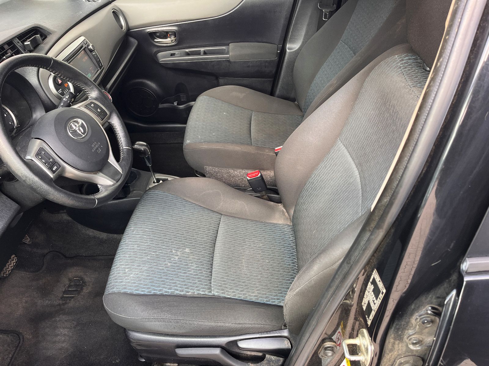 Fahrzeugabbildung Toyota Yaris Life Automatik / Frontschaden